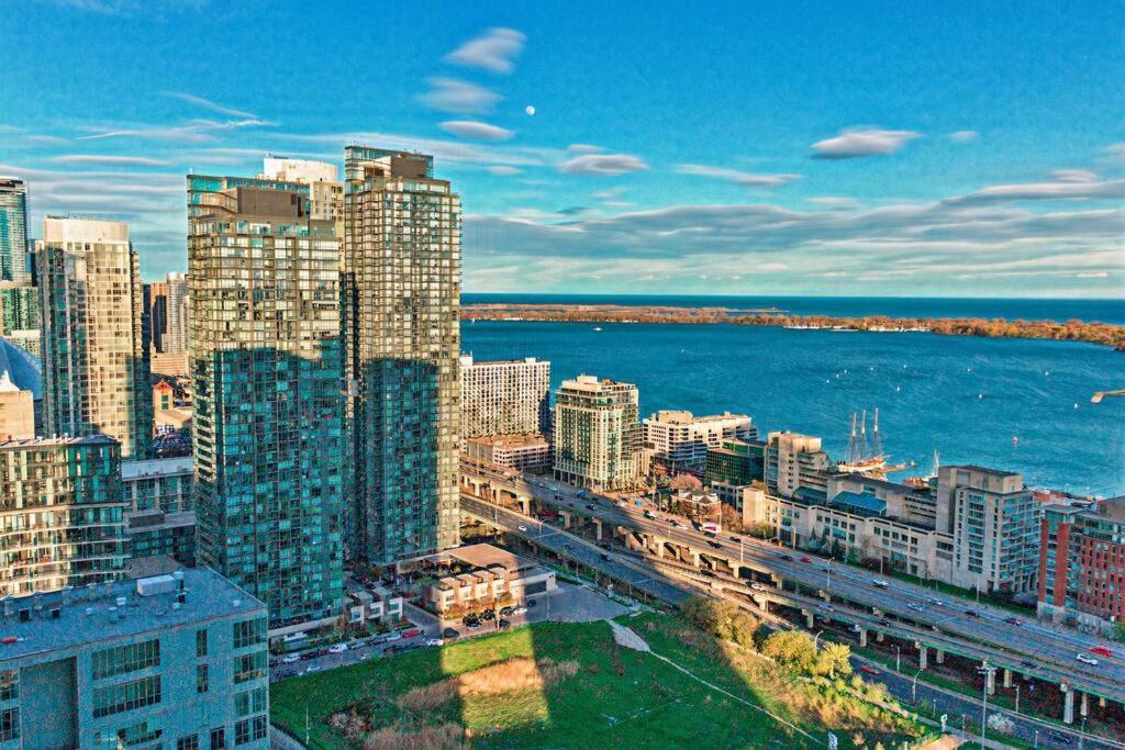 Guestic At Cityplace - Lake View & One Free Parking Toronto Exterior photo